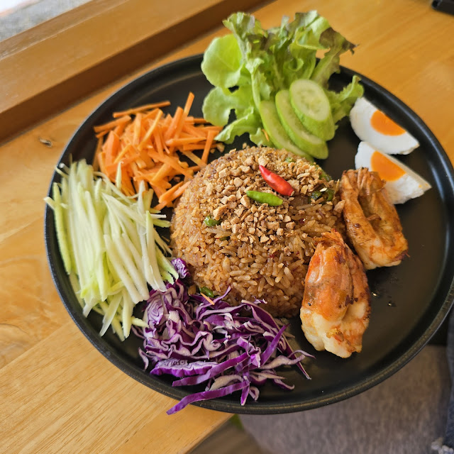 ข้าวผัดน้ําพริกเผากุ้ง