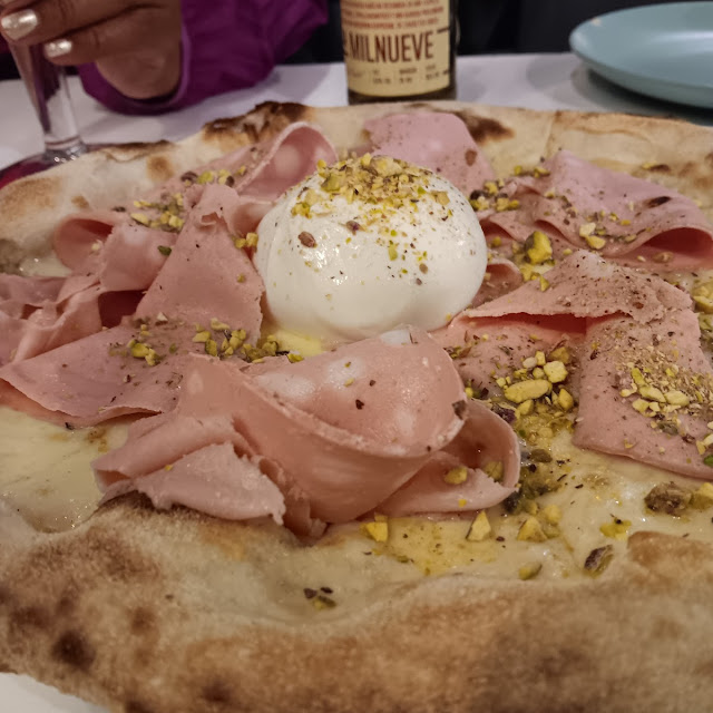 Pizza Blanca Con Burrata