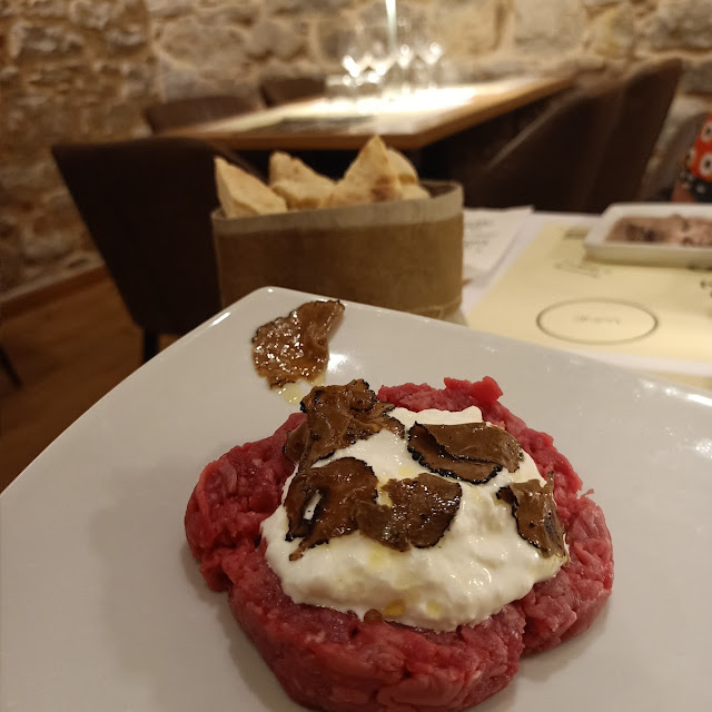 Tartare Con Stracciatella E Tartufo