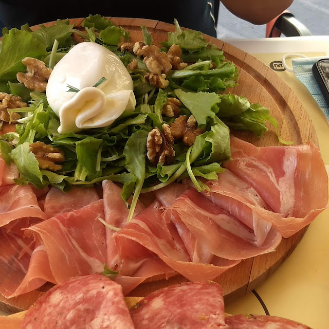 Burrata Con Prosciutto