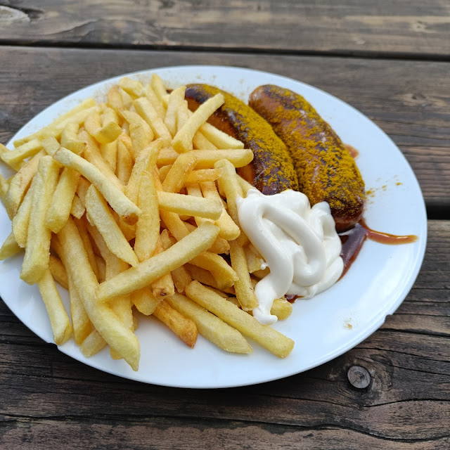 Currywurst Mit Pommes Frites