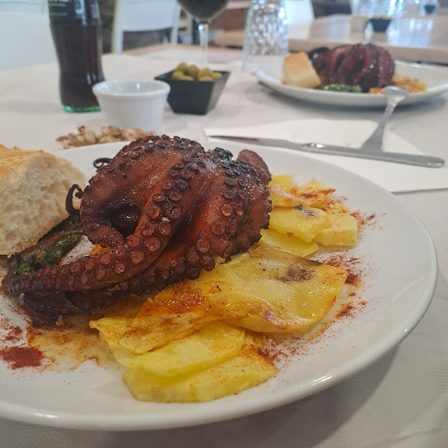 Pulpo Con Patatas Y Pimiento