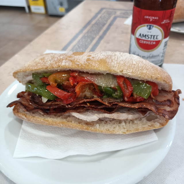 Bocadillo Lomo Beicon Y Pimiento