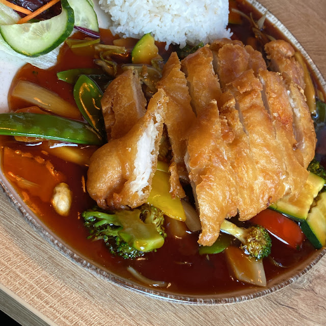 Paniertes Hühnchen Chop Suey