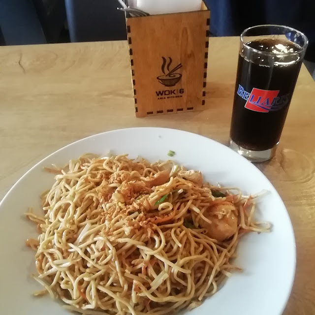 Gebratene Nudeln Mit Hähnchenfleisch