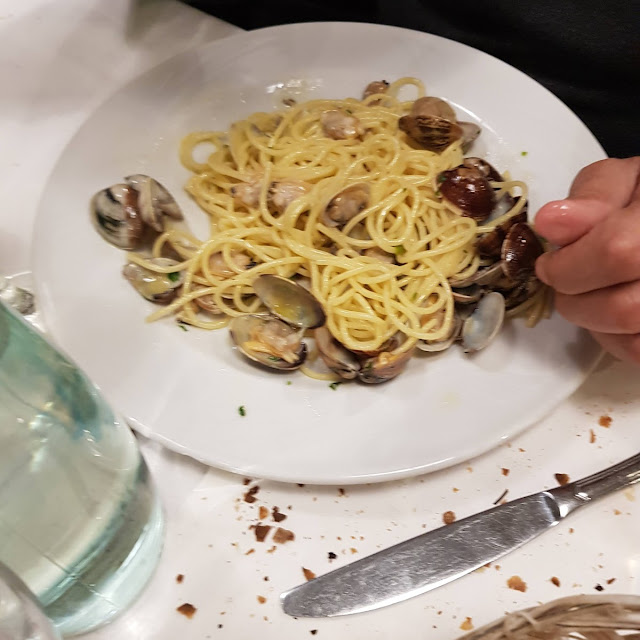 Spaghetti Vongole Lupini E Bottarga
