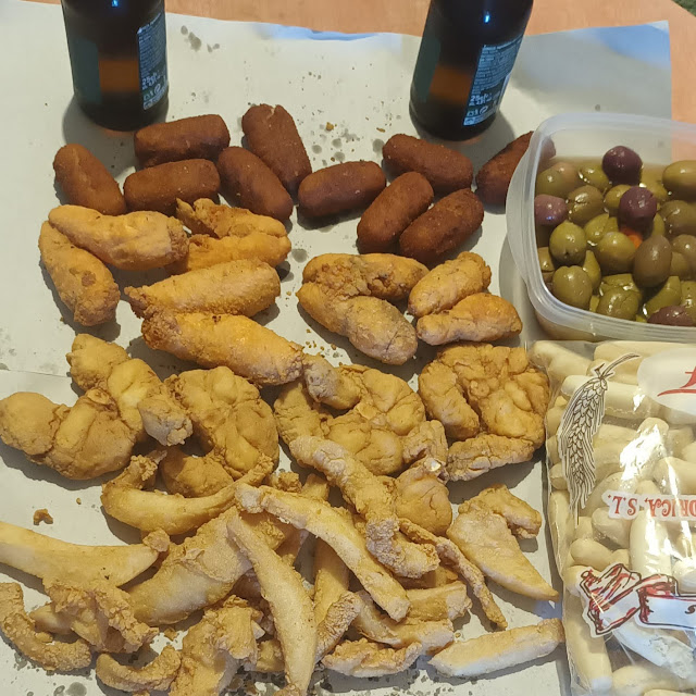 Chocos Cazón Croquetas Y Huevas Fritas