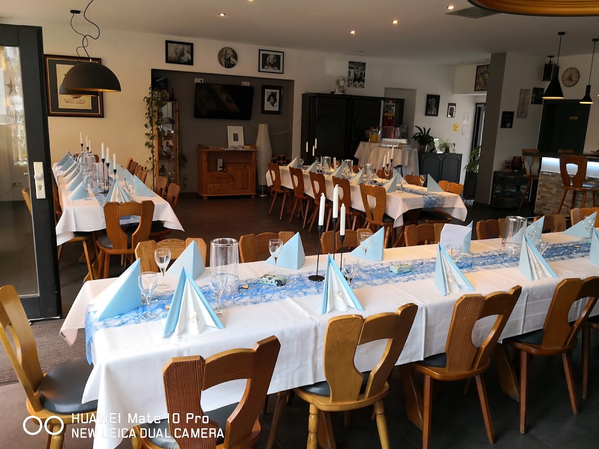 Rot-Weiss Bistro