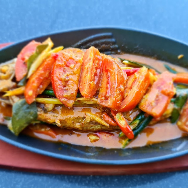 Fried Yellow Tail Fish Hotplate