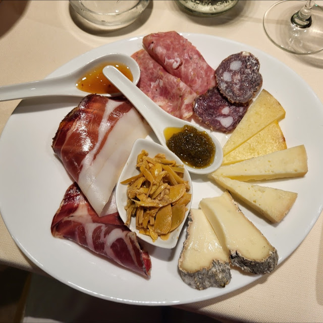 Antipasto Di Salumi E Formaggi