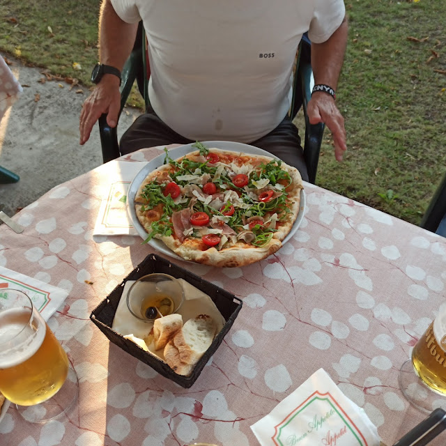 Pizza Mista Spaghetti Mit Skampi Und Frischen Knoblauch In Einer Würzigen Tomaten Soße