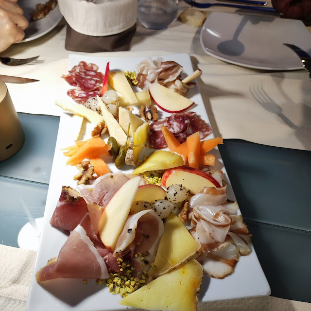 Degustazione Di Salumi E Formaggio Ad Estro Dello Chef