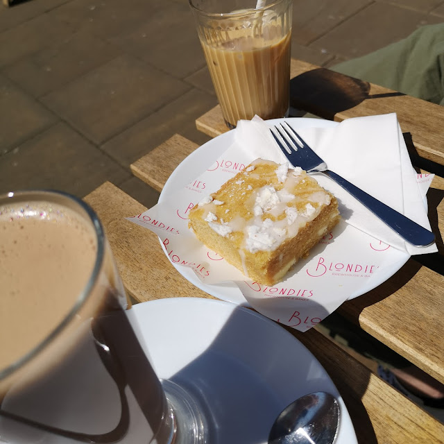 Lemon Meringue Blondie and Hot Chocolate