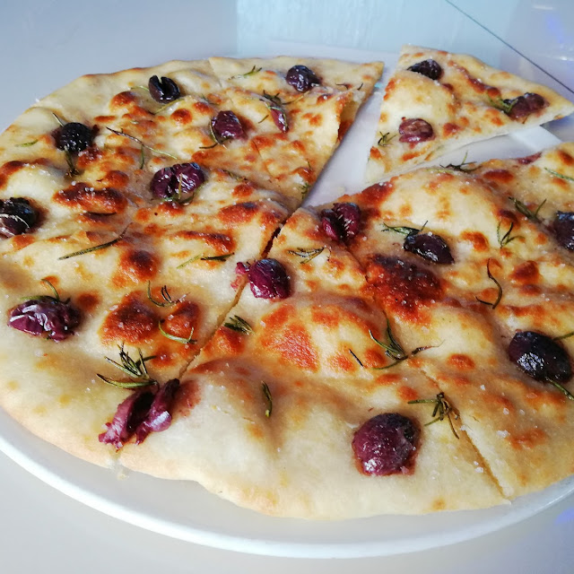Focaccia Rosemary & Olives