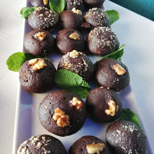 Mini Muffins Filled with Nutella for a Function