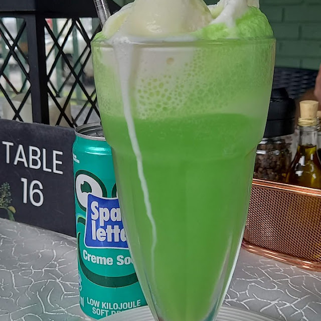 Cream Soda Floats