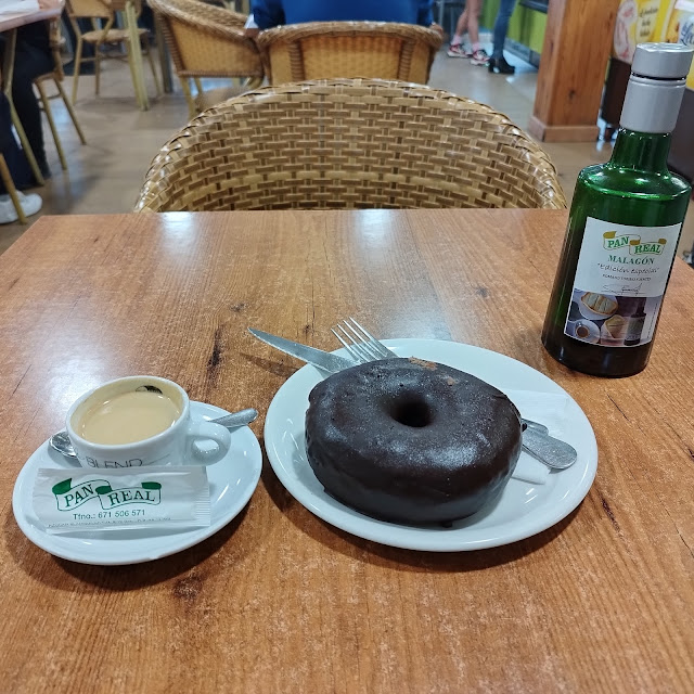 Café Sólo Y Berlina de Chocolate Negro