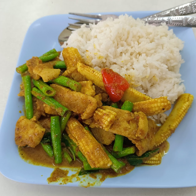 ข้าวผัดเครื่องแกงเจ