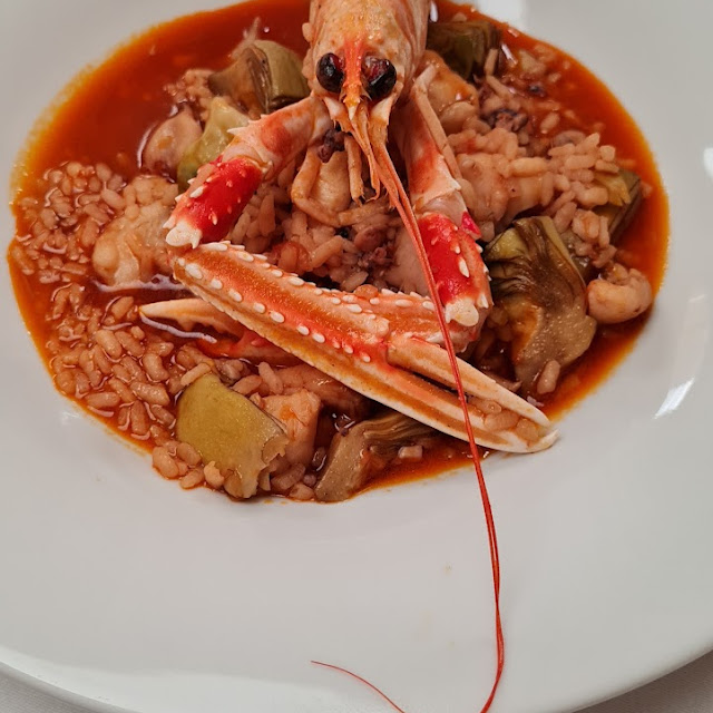 Arroz Meloso de Sepia Rape Y Cigalas Con Alcachofas
