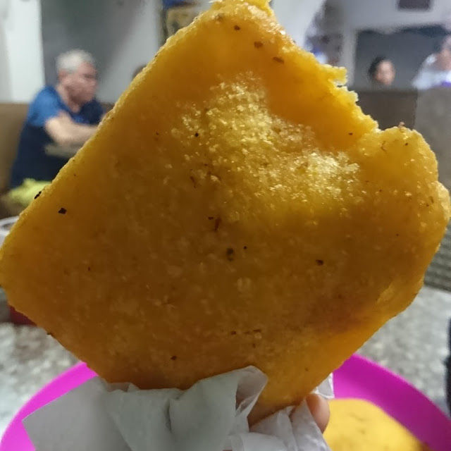 Empanada Con Huevo