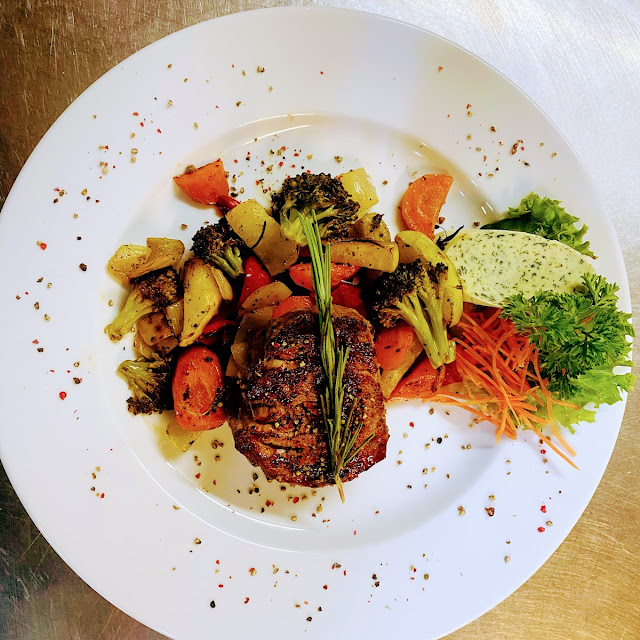 Argentinisches Top Rumpsteak 200g Mit Gemüse Und Kräuterbutter