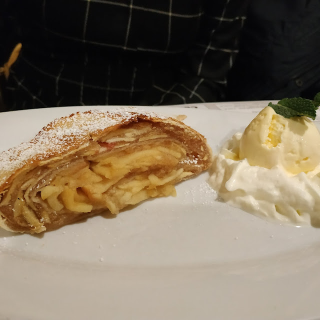 Apfelstrudel Apple Strudel