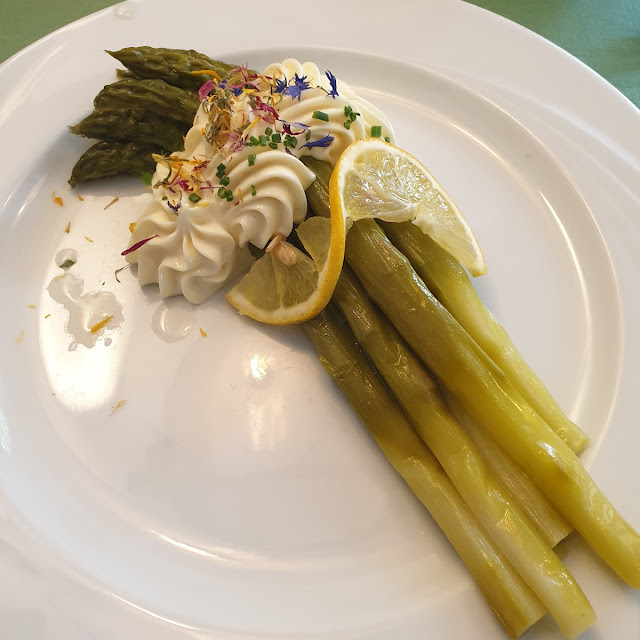 Spargeln Mit Kräuterbutter