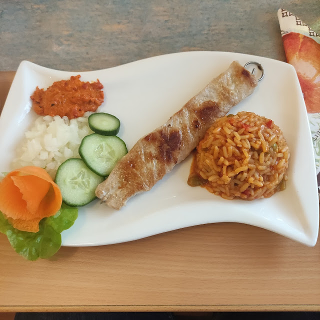 Fleischspieß Mit Reis