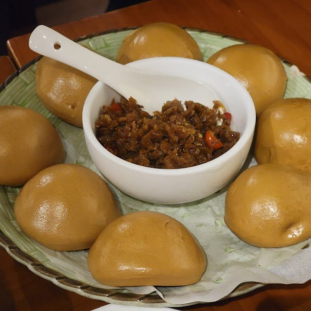 Man Tou with Spicy Pork