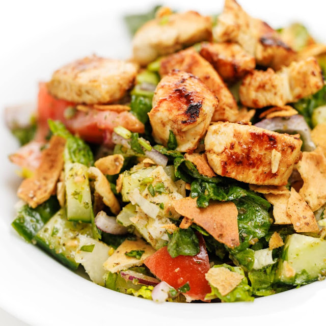 Ensalada Fattoush Con Pollo