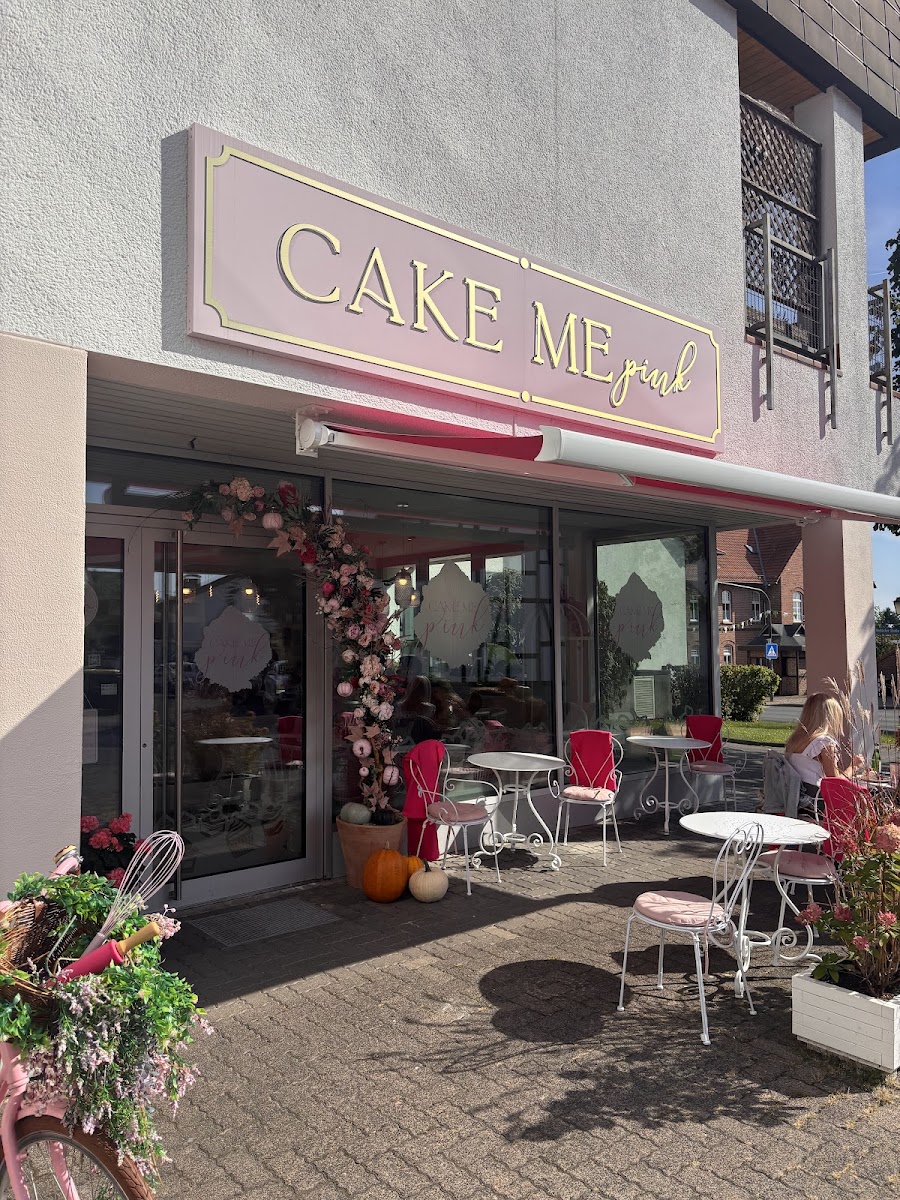 Cake me pink Cafe