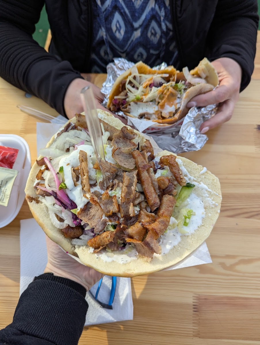 Celik's Grill Haus Lieferservice