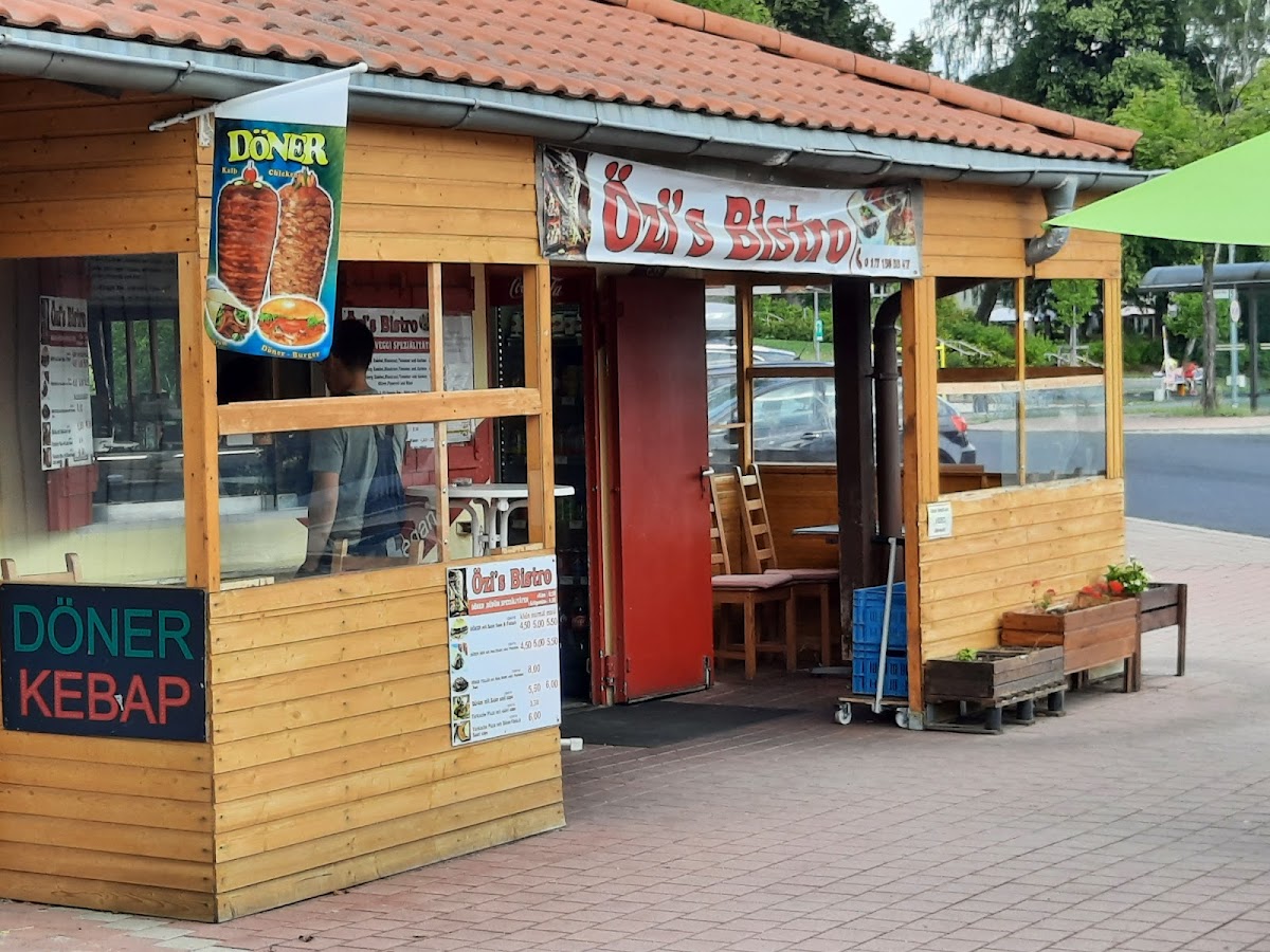 Özi's Bistro
