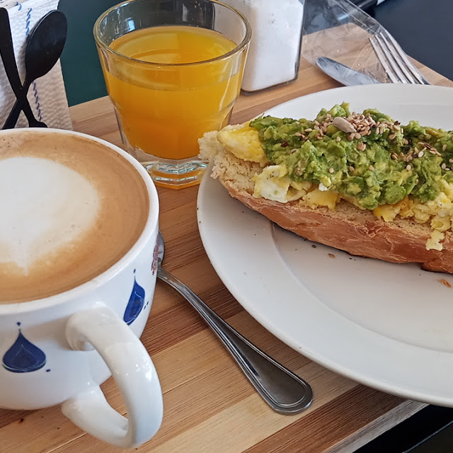 Para Valientes Tostón Con Palta Y Huevo
