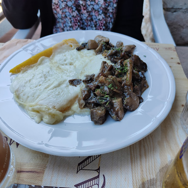 Polenta Funghi E Formaggio Fuso