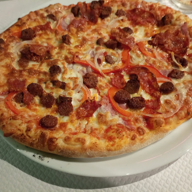 Pizza Macarena