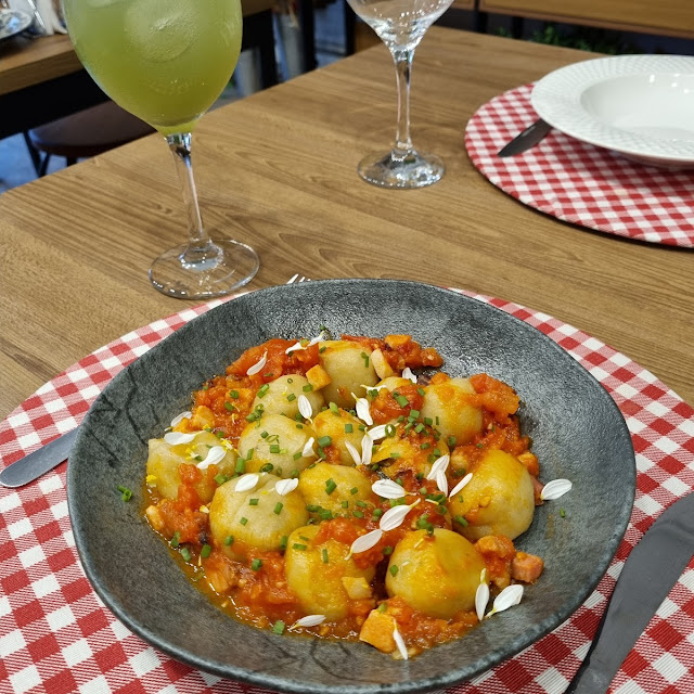 Nhoque de Batata Doce Com Gorgonzola E Molho Matriciana