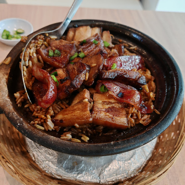 award winning claypot smoked pork belly rice 获奖瓦煲烟熏腩饭