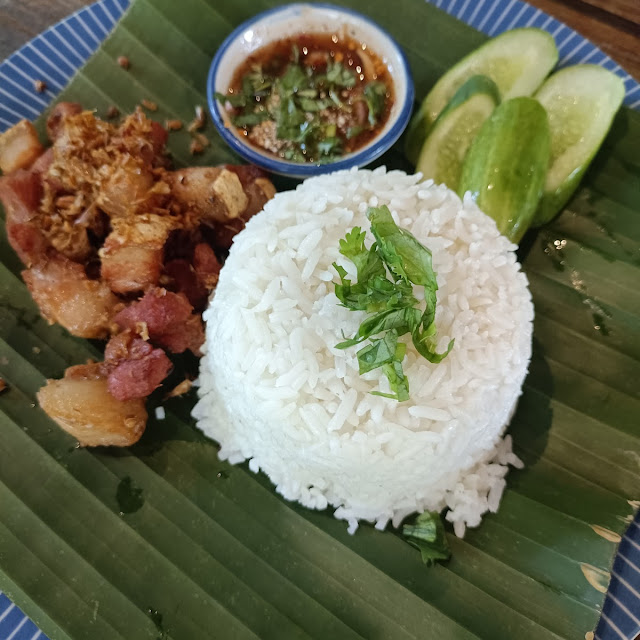 ข้าวหมูทอดกระเทียม