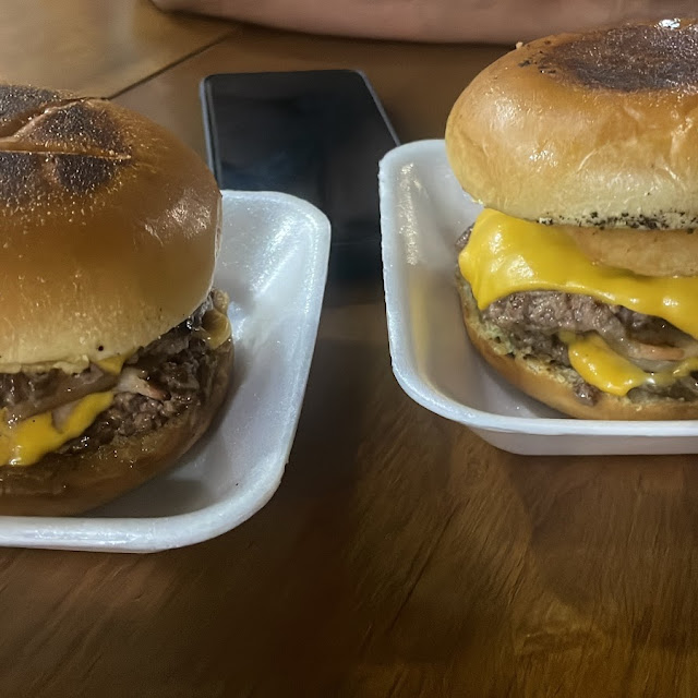 Duplo X Bacon Com Cheddar E Cebola Onion Rings