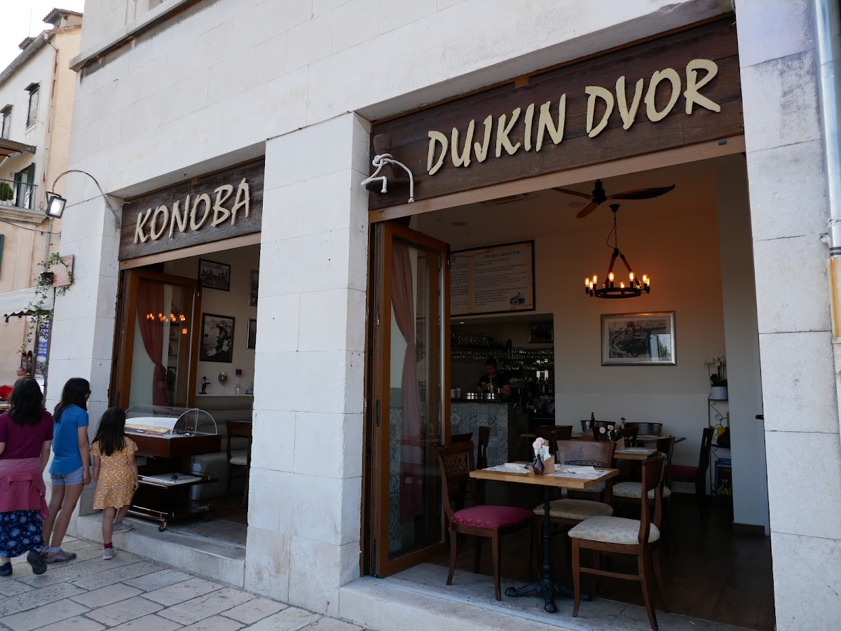 Dujkin dvor