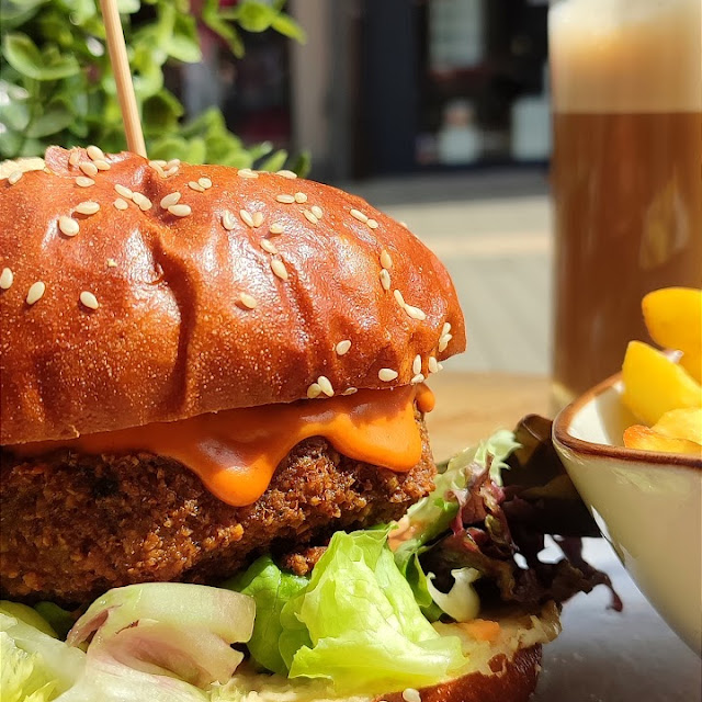 Falafel Burger Mit Pommes