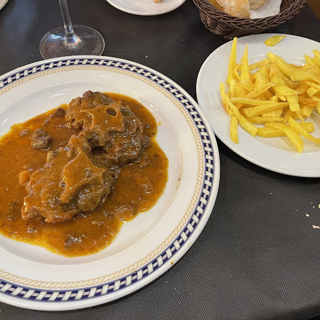 Rabo de Toro Con Patatas Fritas