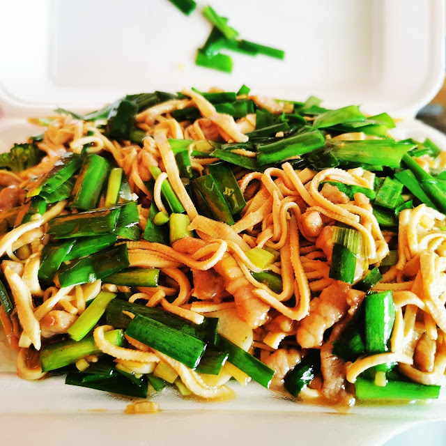 韭菜豆腐丝炒肉盖饭