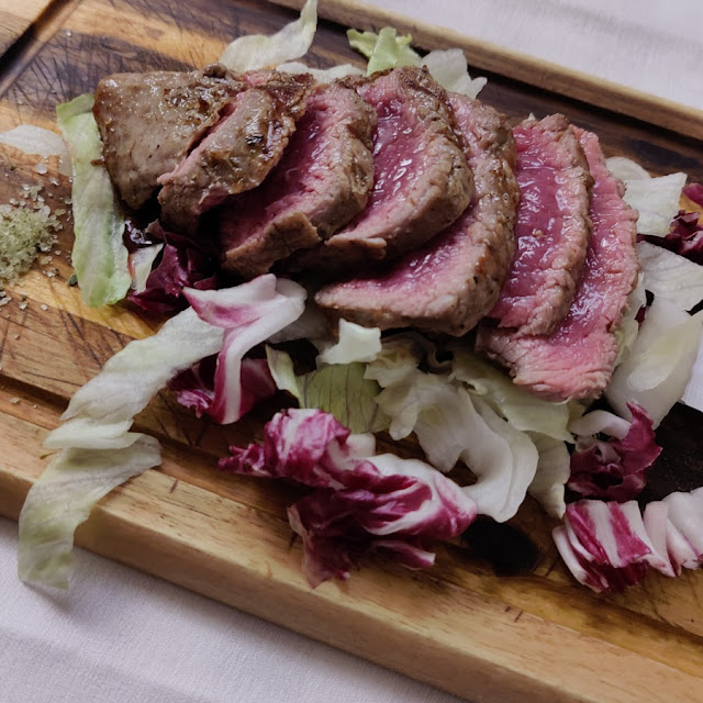 Tagliata Di Manzo Con Scaglie Di Parmigiano Reggiano E Aceto Balsamico Di Modena