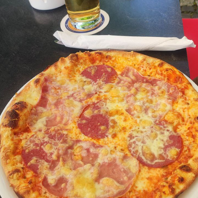 Pizza Salami Und Schinken