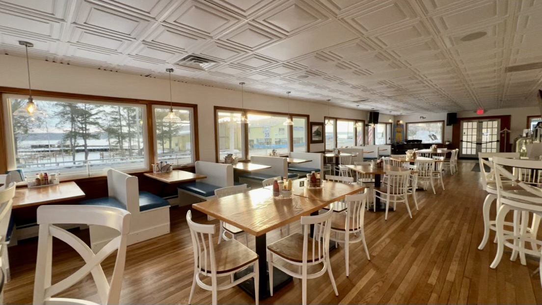 She Sings Cafe, Restaurant and Bar