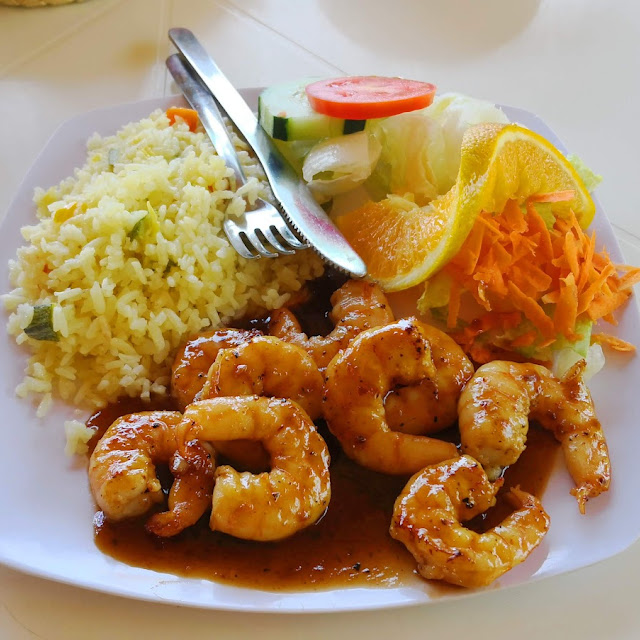 Especial Puente de Trigo Camarones A la Mantequilla Con Marlin Gratinados Y Con Aceitunas