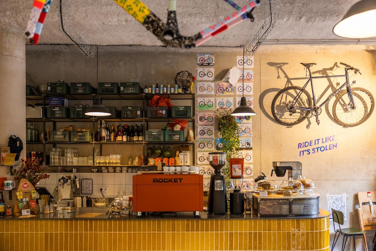 STOLEN - CAFÉ RESTAURANT VÉLO