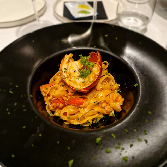 Artisan Fettuccine with Lobster and Cherry Tomatoes